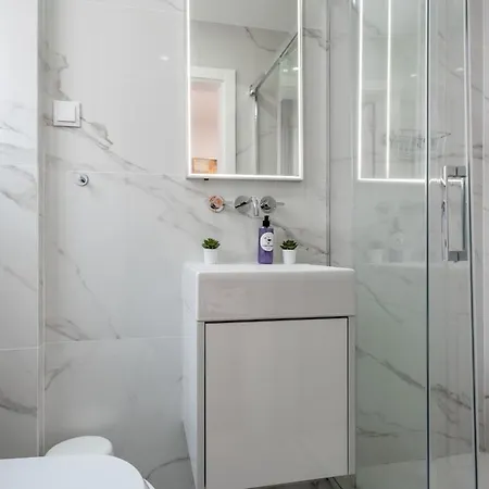 Stylish T2 In By Lisbeyond Apartman